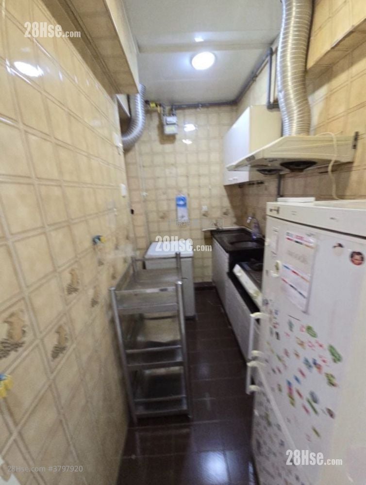 Po Sing Centre Sell 2 Bedrooms , 1 Bathroom 329 ft²