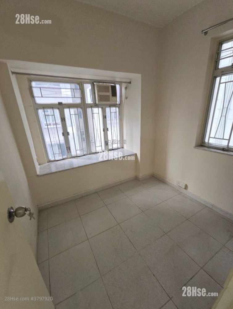 Po Sing Centre Sell 2 Bedrooms , 1 Bathroom 329 ft²