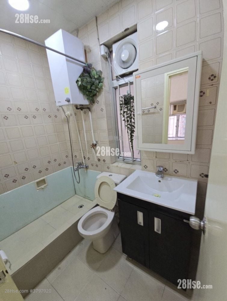 Po Sing Centre Sell 2 Bedrooms , 1 Bathroom 329 ft²