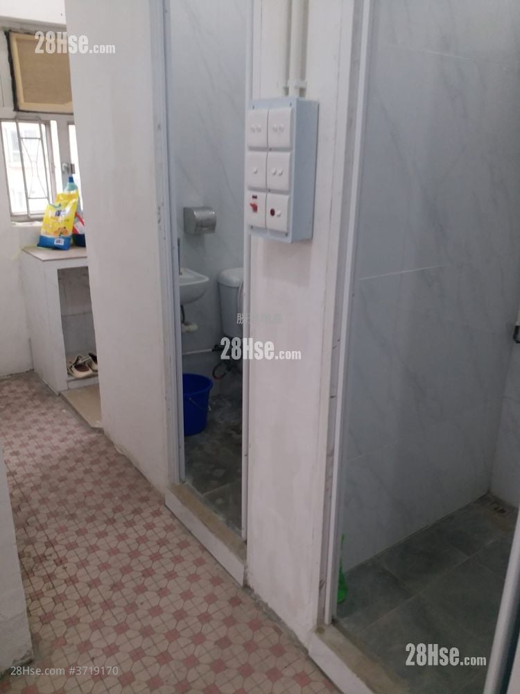 普泰大楼 租盘 3 房 , 1 浴室 400 平方尺