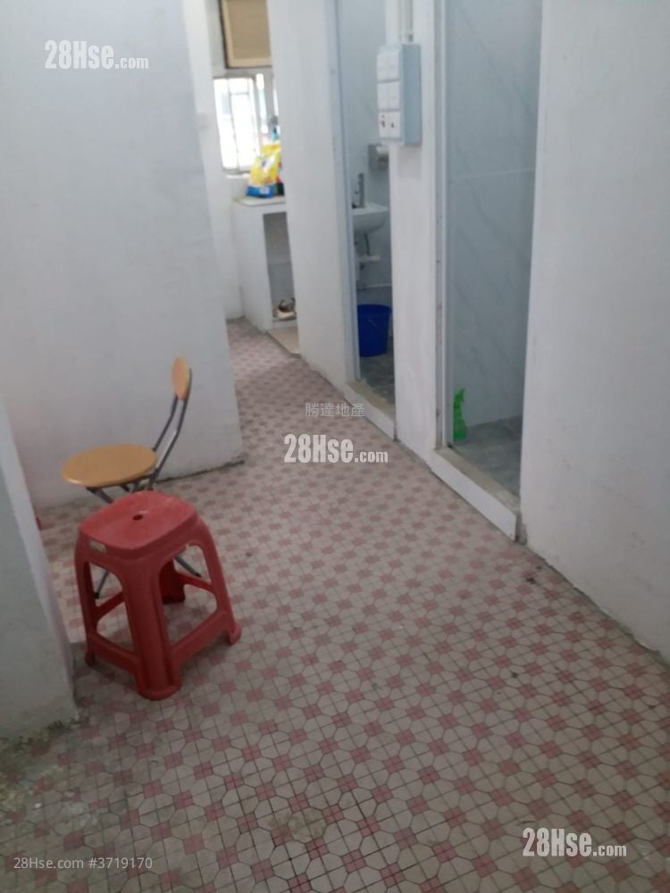 普泰大楼 租盘 3 房 , 1 浴室 400 平方尺