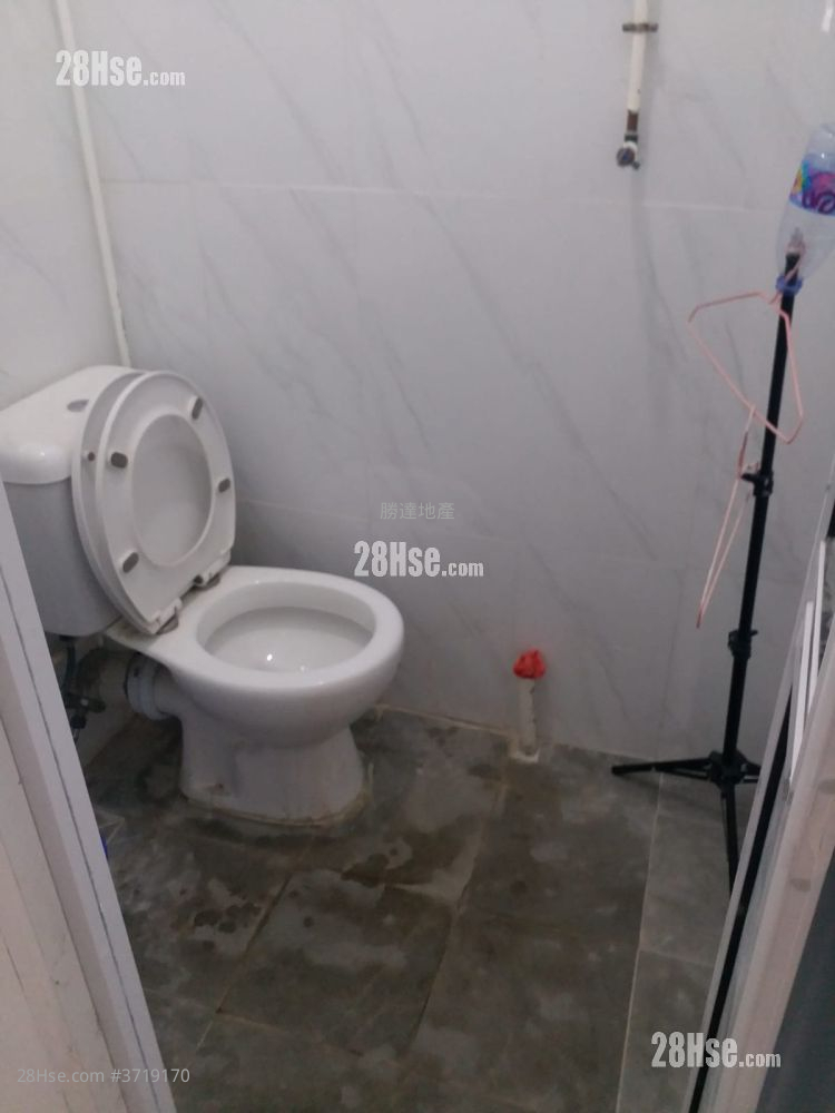 普泰大楼 租盘 3 房 , 1 浴室 400 平方尺