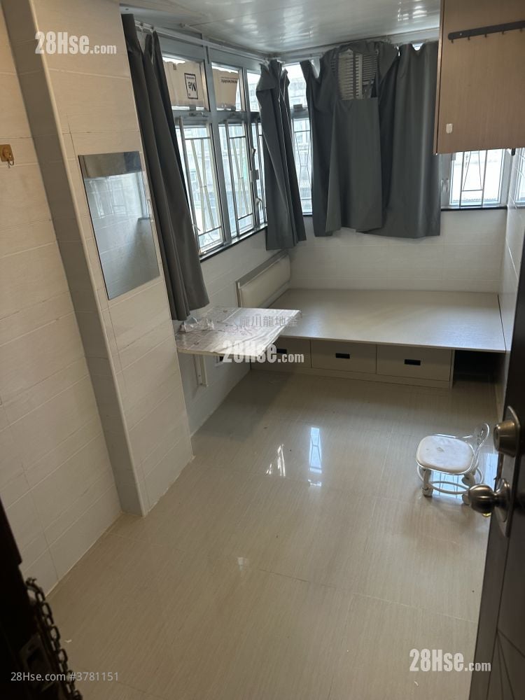 唐楼 租盘 130 平方尺