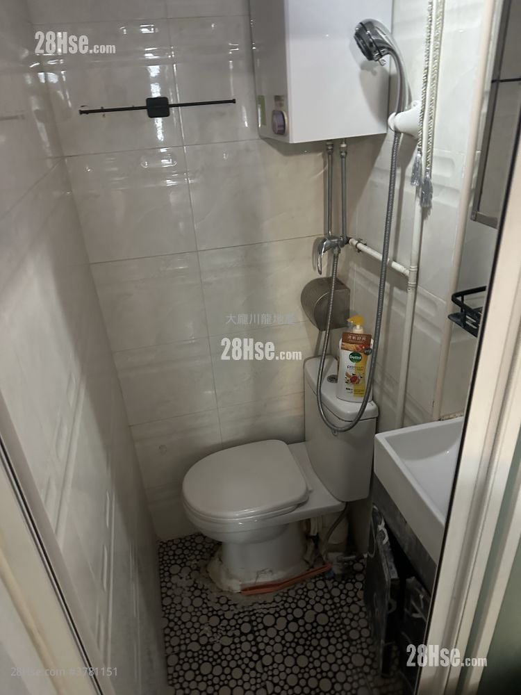 唐楼 租盘 130 平方尺