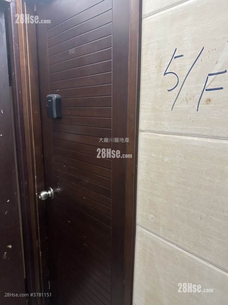 唐楼 租盘 130 平方尺