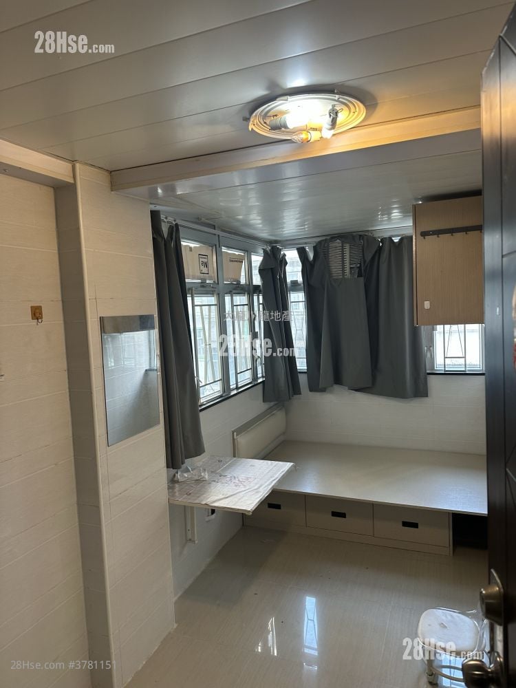 唐楼 租盘 130 平方尺