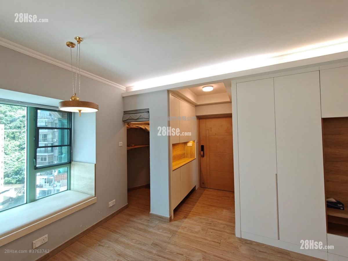 Royal Court Rental 3 Bedrooms 636 ft²