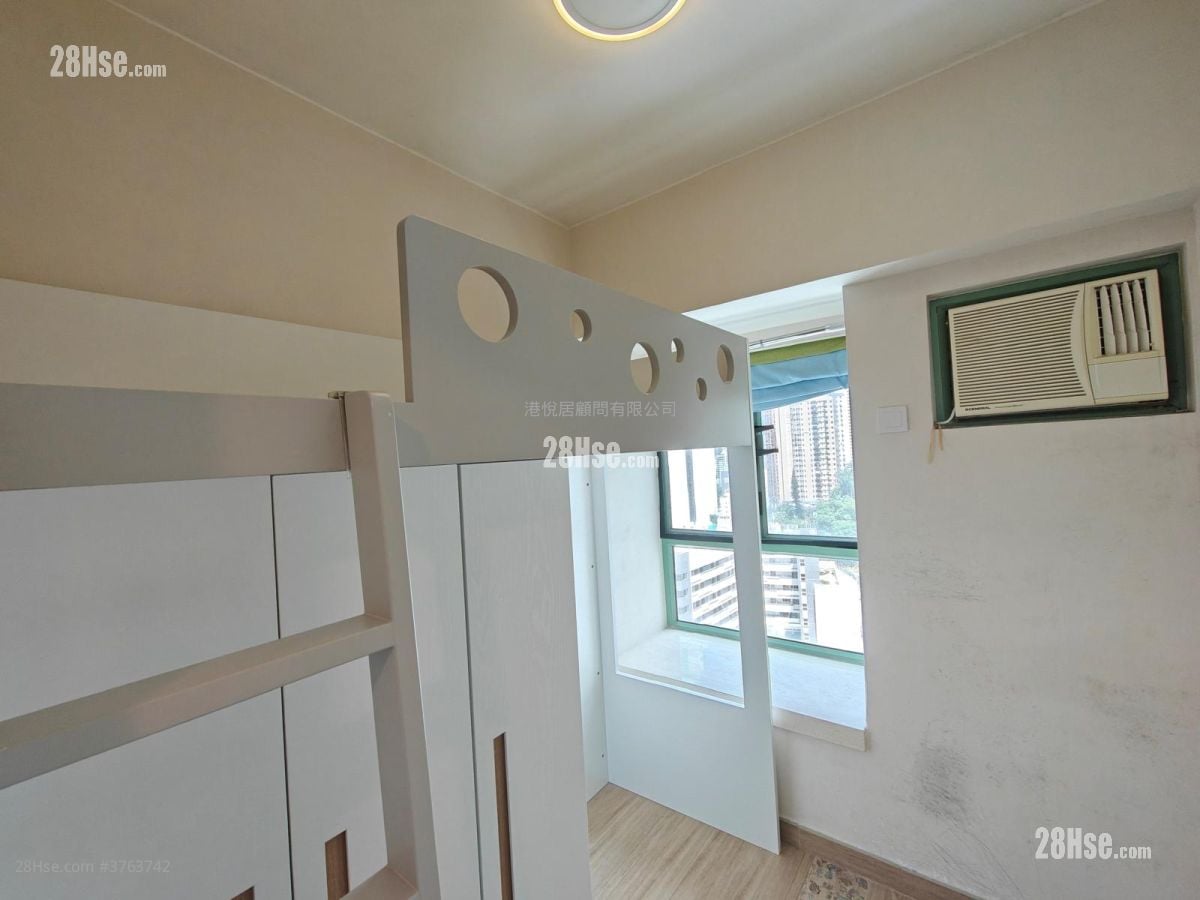 Royal Court Rental 3 Bedrooms 636 ft²