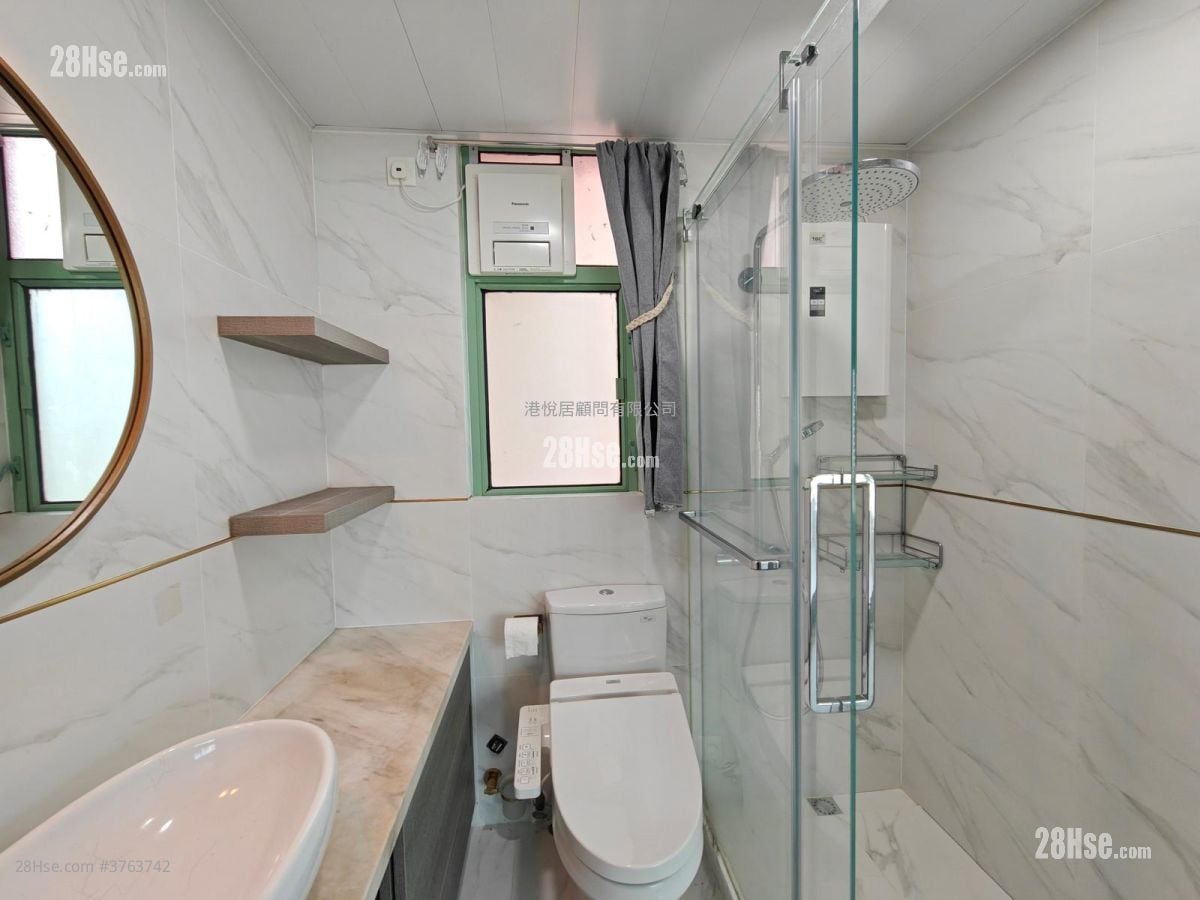 Royal Court Rental 3 Bedrooms 636 ft²