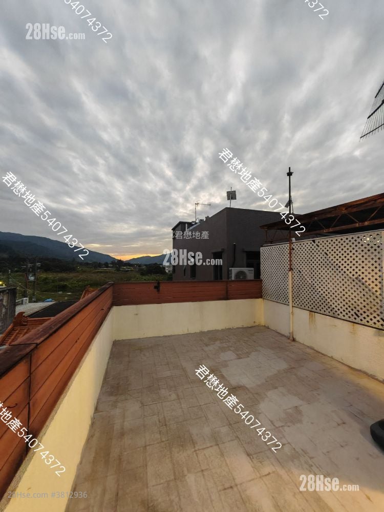 村屋 租盤 2 房 , 2 浴室 700 平方呎