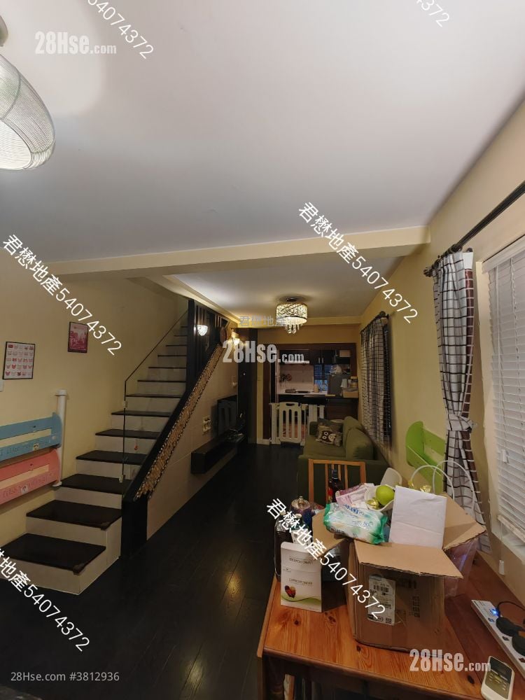 村屋 租盤 2 房 , 2 浴室 700 平方呎