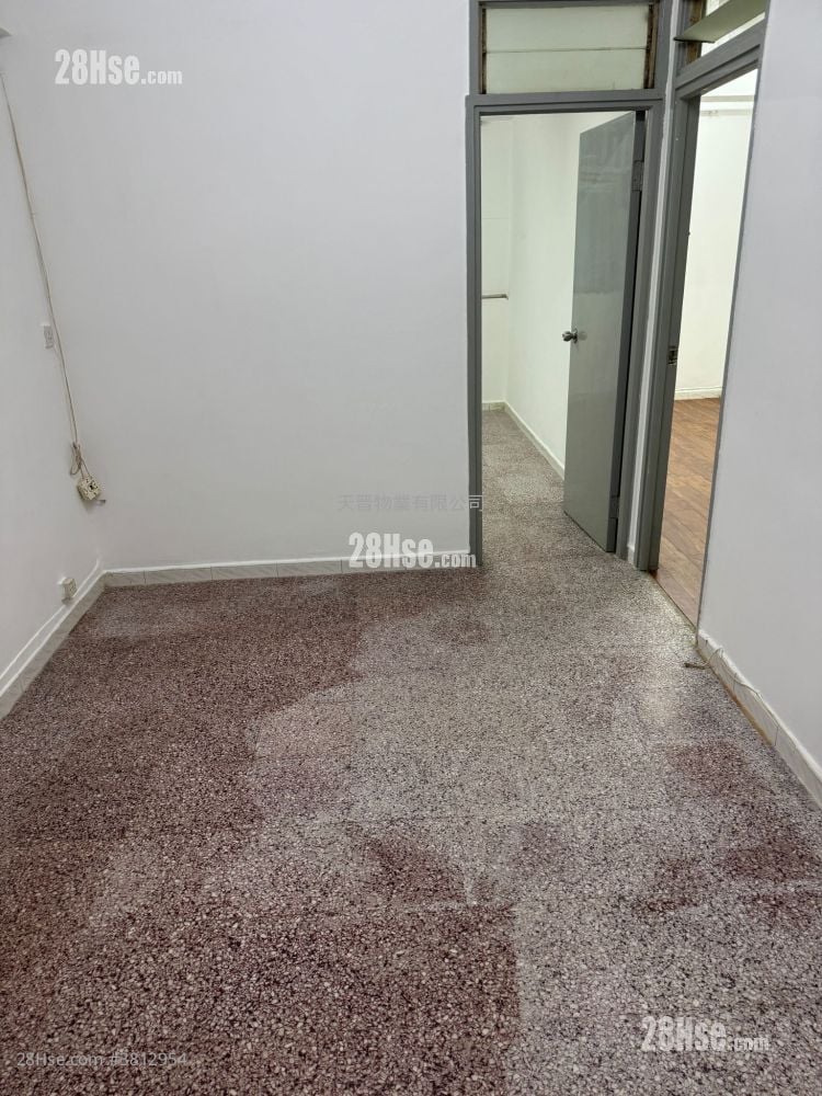 Whampoa Building Sell 3 Bedrooms , 1 Bathroom 423 ft²