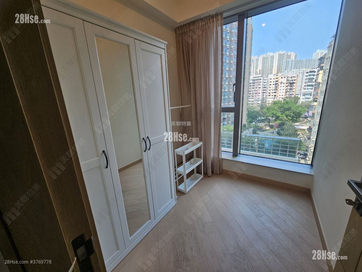 Grand Central Sell 2 Bedrooms , 1 Bathroom 597 ft²