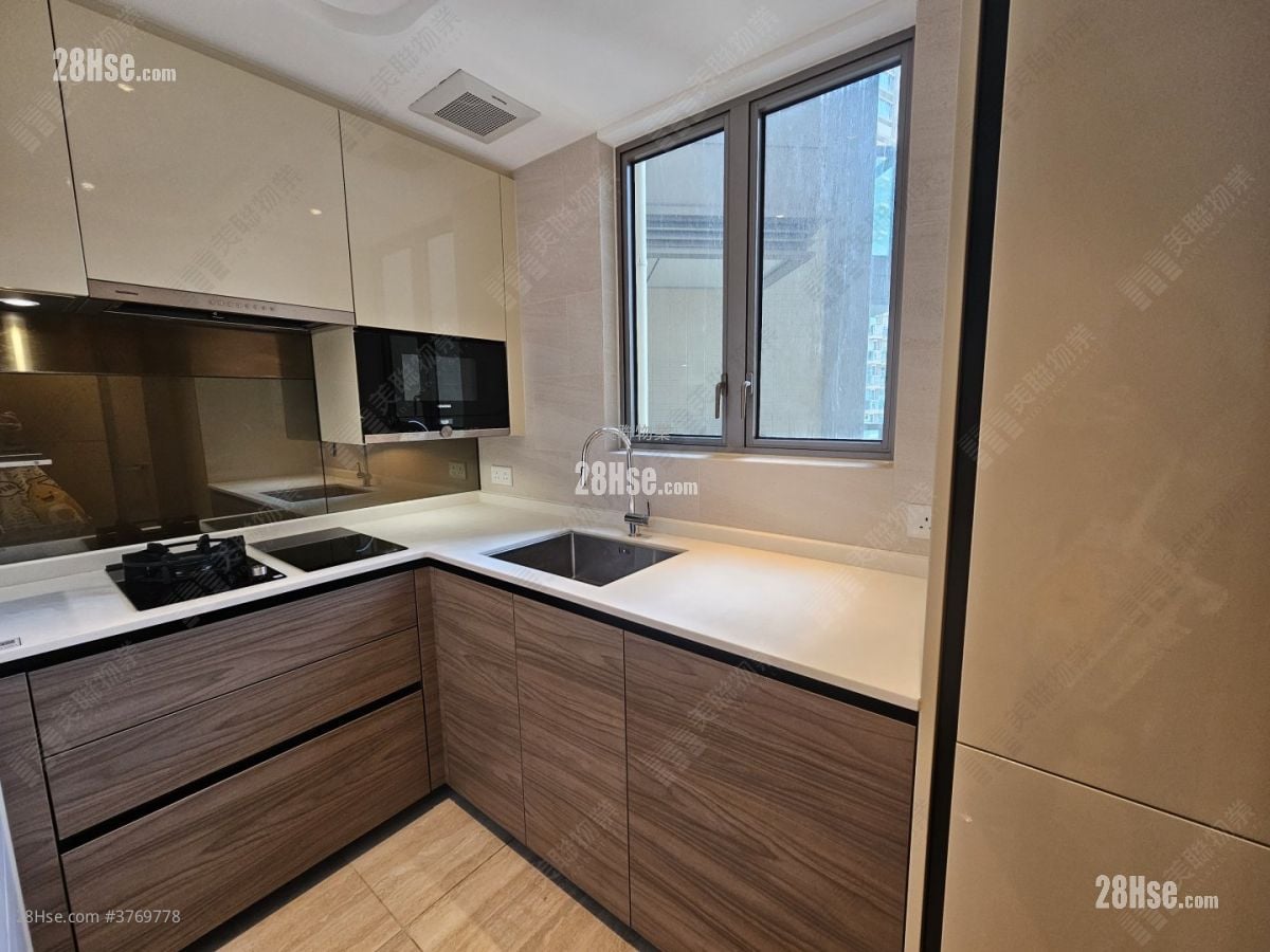 Grand Central Sell 2 Bedrooms , 1 Bathroom 597 ft²