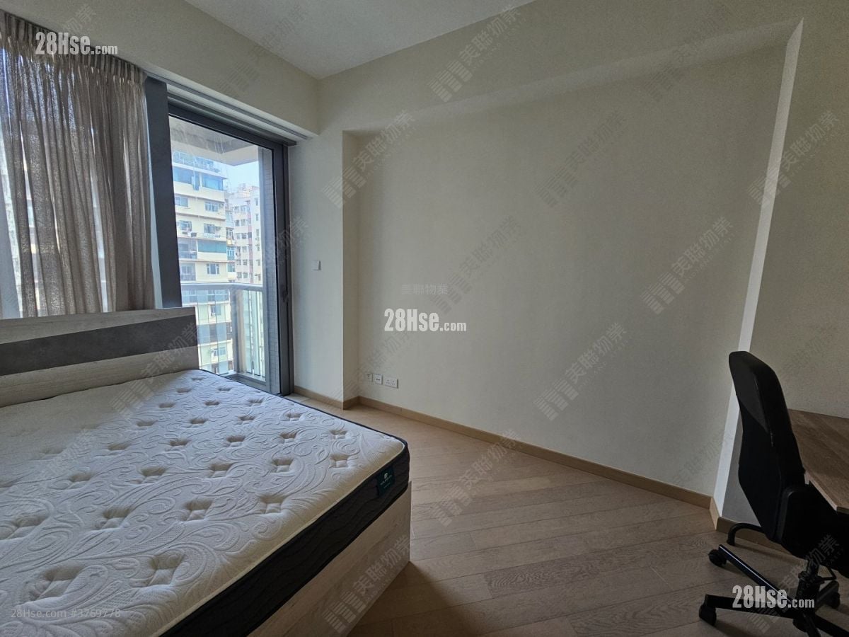 Grand Central Sell 2 Bedrooms , 1 Bathroom 597 ft²