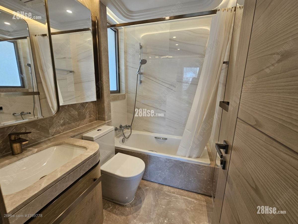 Grand Central Sell 2 Bedrooms , 1 Bathroom 597 ft²