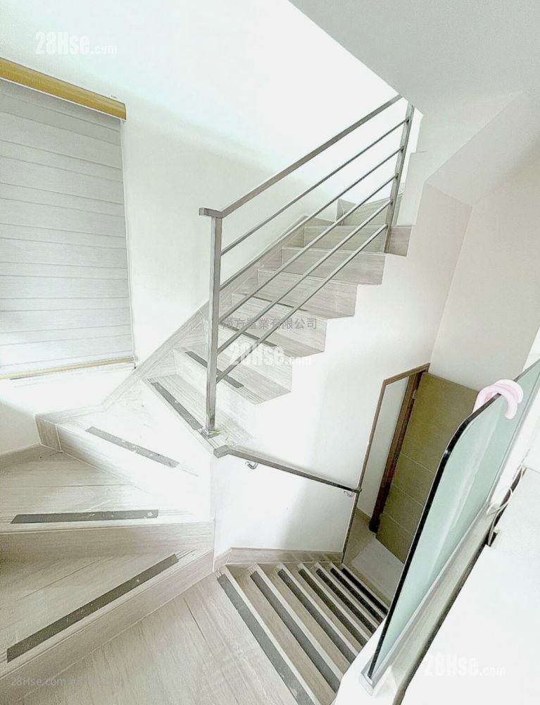 村屋 租盘 3 房 , 2 浴室 1,400 平方尺