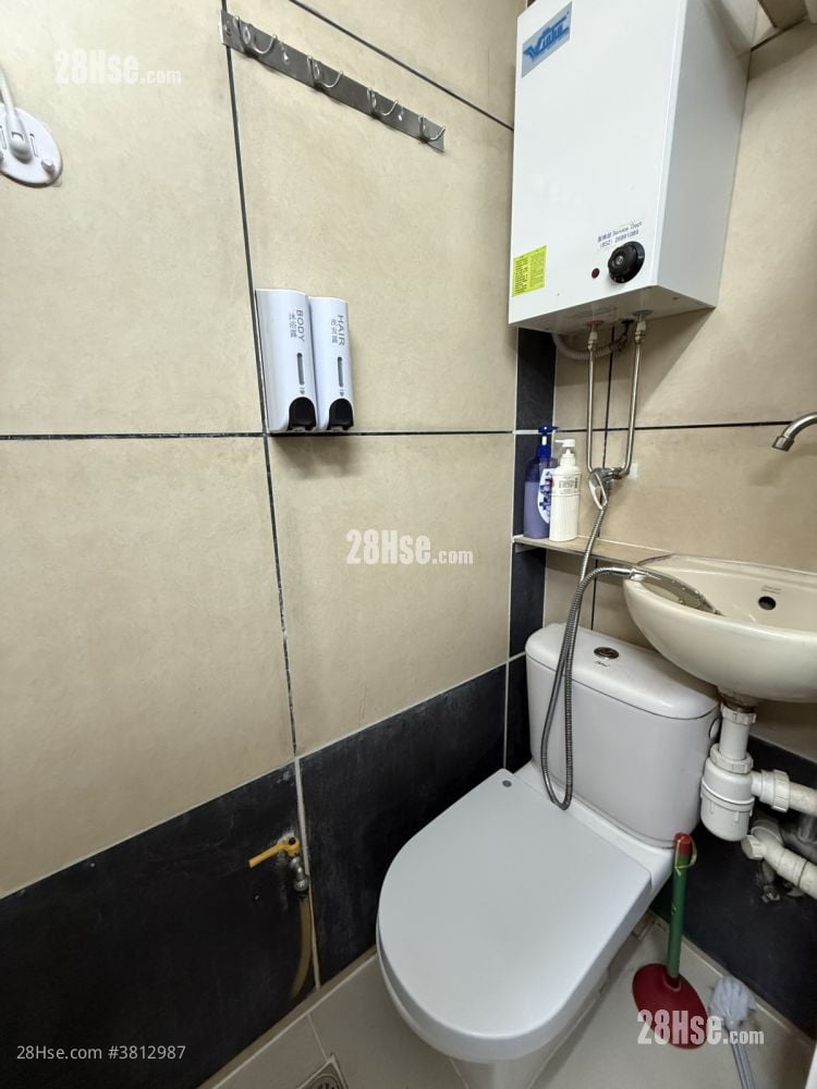 Hing Wah Building Rental Studio , 1 Bathroom 100 ft²