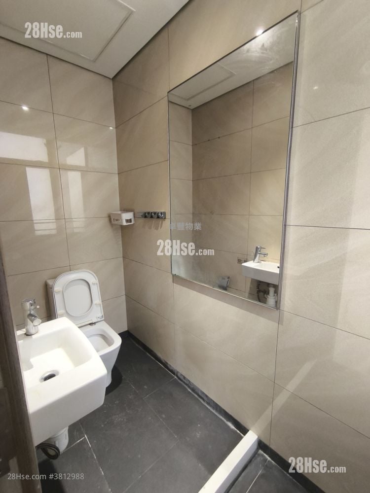 The Globe Rental Studio , 1 Toilet 783 ft²