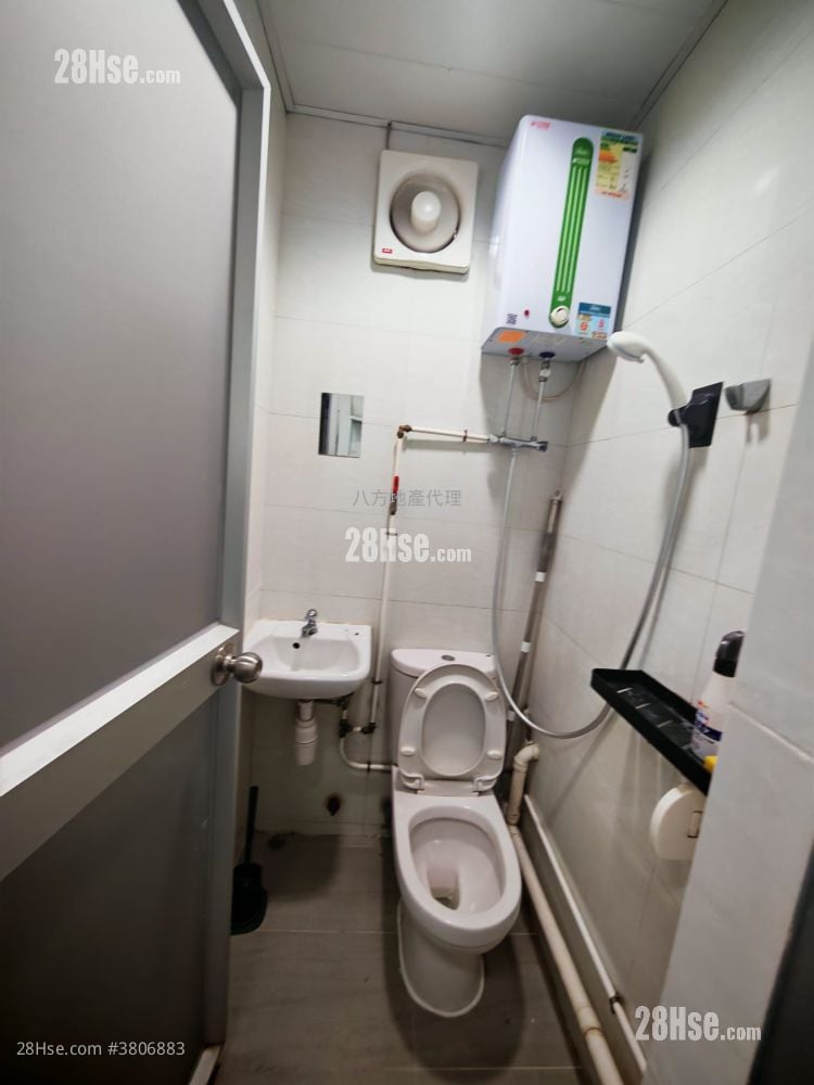 Ngau Tau Kok Industrial Building Rental Studio , 1 Toilet