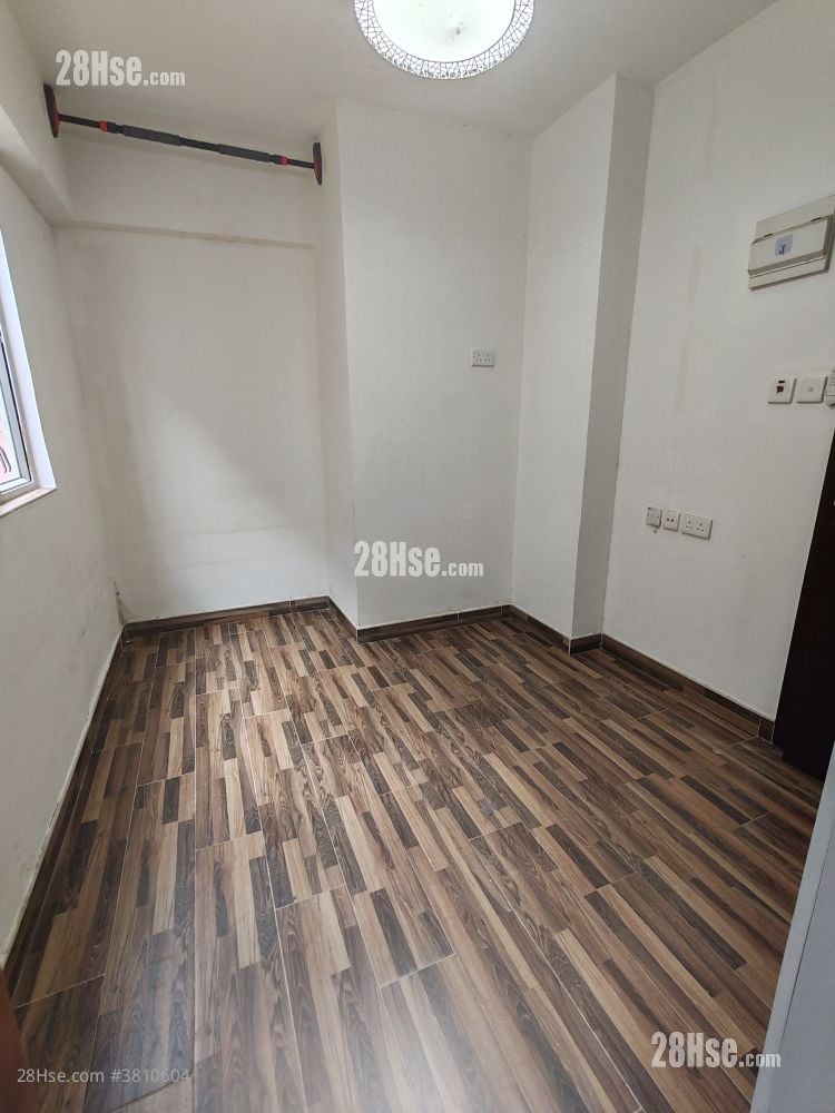 寧興樓 租盤 150 平方呎