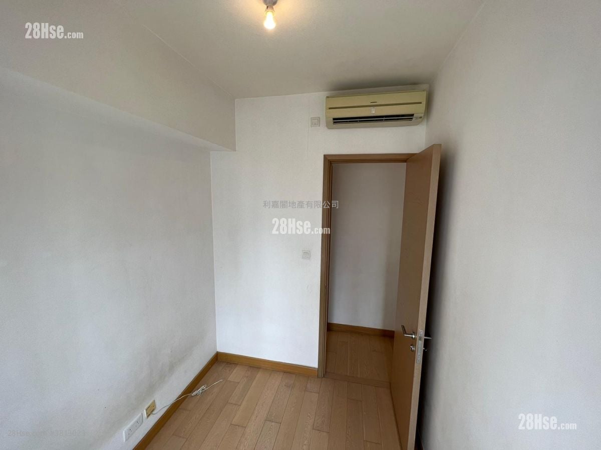 Island Crest Sell 3 Bedrooms , 2 Bathrooms 879 ft²