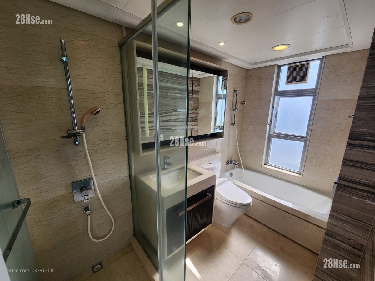 溱岸8号 售盘 4 房 , 3 浴室 1,168 平方尺