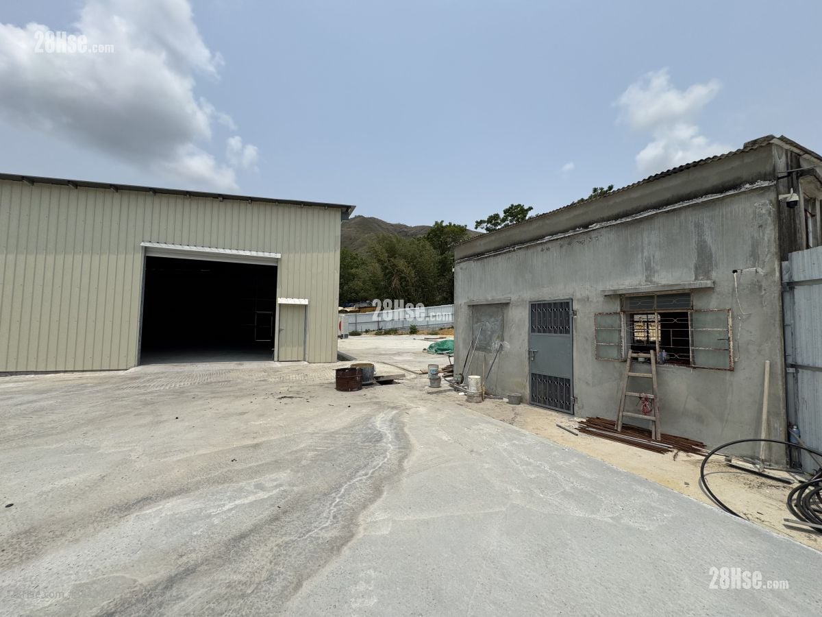 Land Rental 2,950 ft²