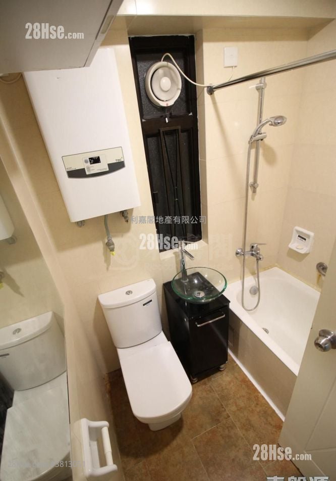 Kornhill Sell 3 Bedrooms , 2 Bathrooms 668 ft²