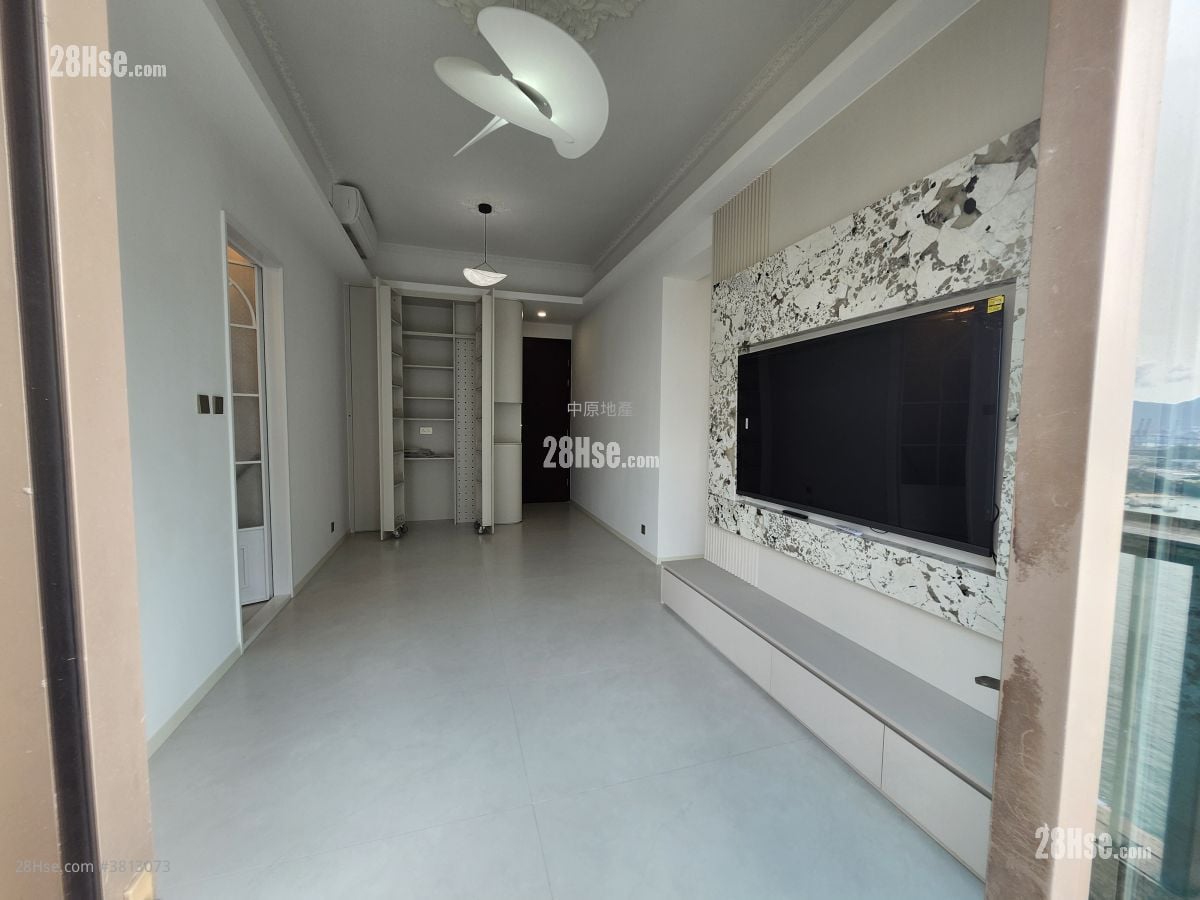 One Silversea Sell 3 Bedrooms , 2 Bathrooms 665 ft²