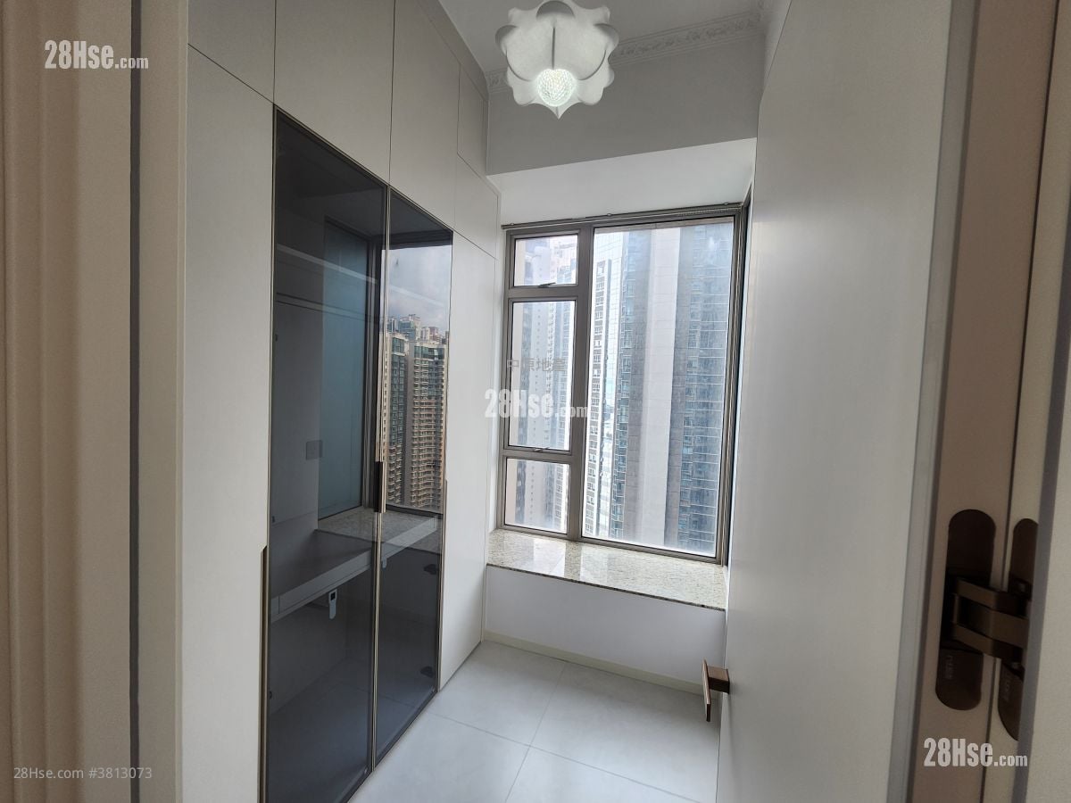 One Silversea Sell 3 Bedrooms , 2 Bathrooms 665 ft²