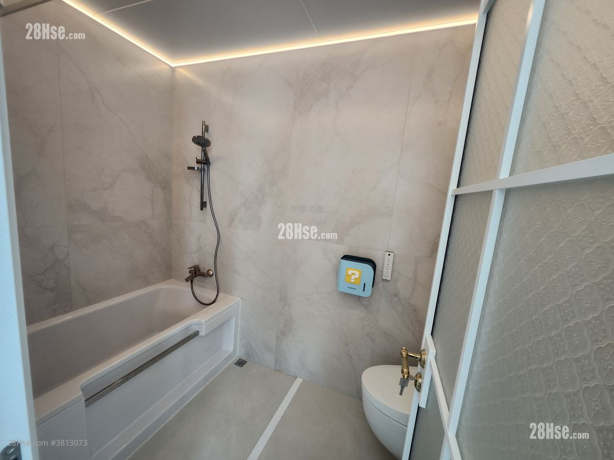 One Silversea Sell 3 Bedrooms , 2 Bathrooms 665 ft²