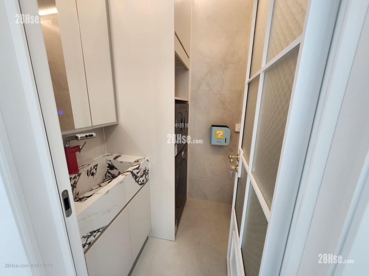 One Silversea Sell 3 Bedrooms , 2 Bathrooms 665 ft²