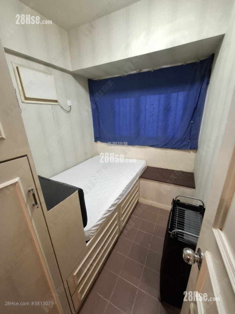 Kwai Chung Plaza Sell 2 Bedrooms , 1 Bathroom 318 ft²