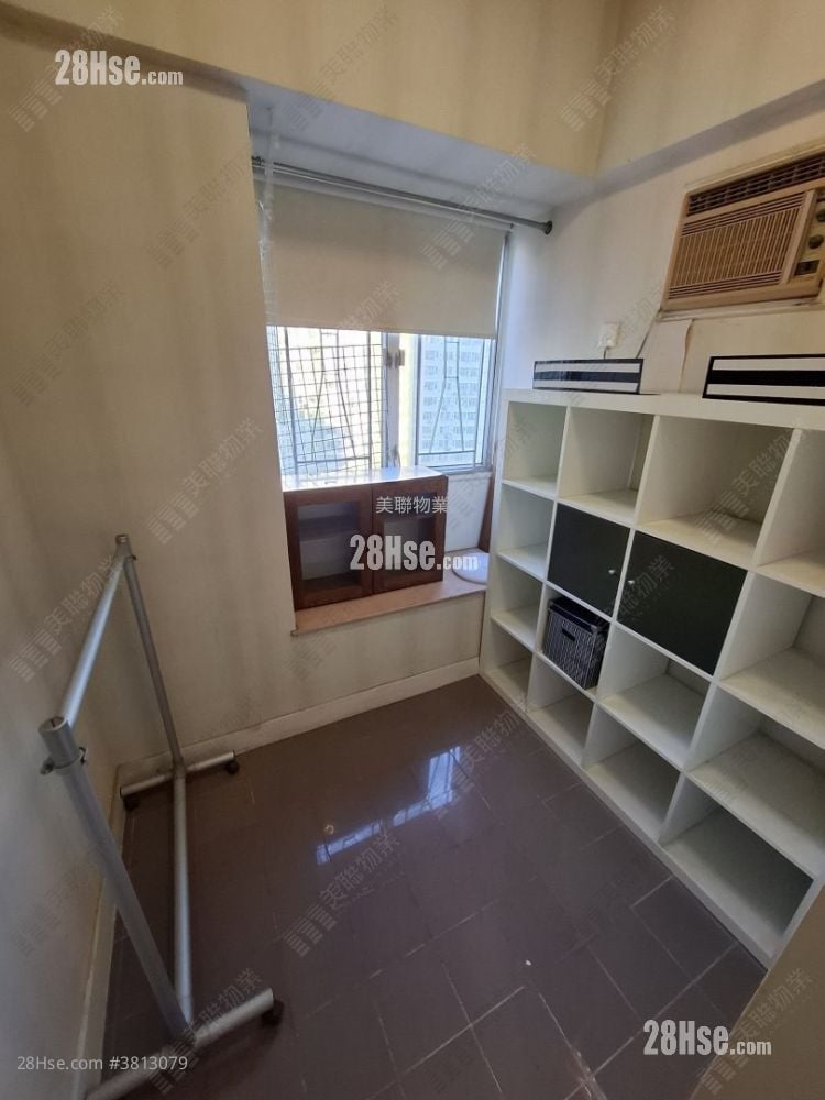 Kwai Chung Plaza Sell 2 Bedrooms , 1 Bathroom 318 ft²