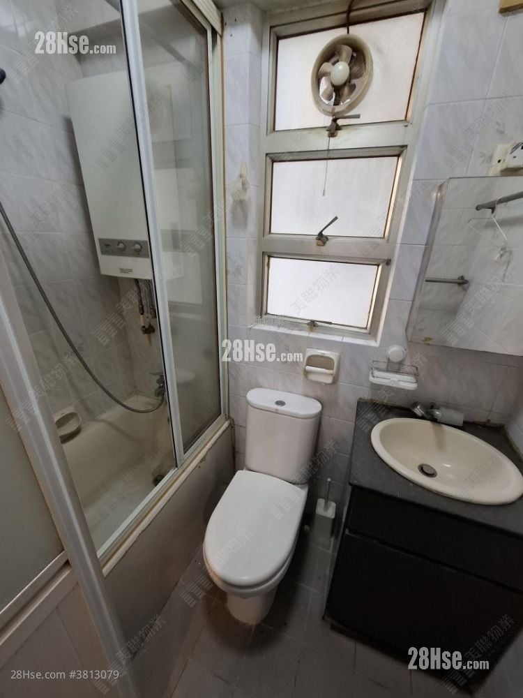 Kwai Chung Plaza Sell 2 Bedrooms , 1 Bathroom 318 ft²