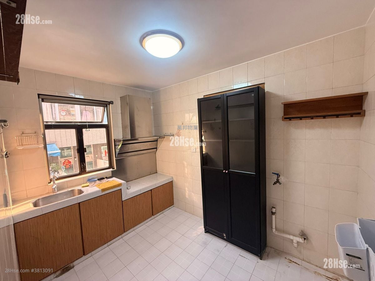 Pun Chung Rental 2 Bedrooms , 1 Bathroom 700 ft²