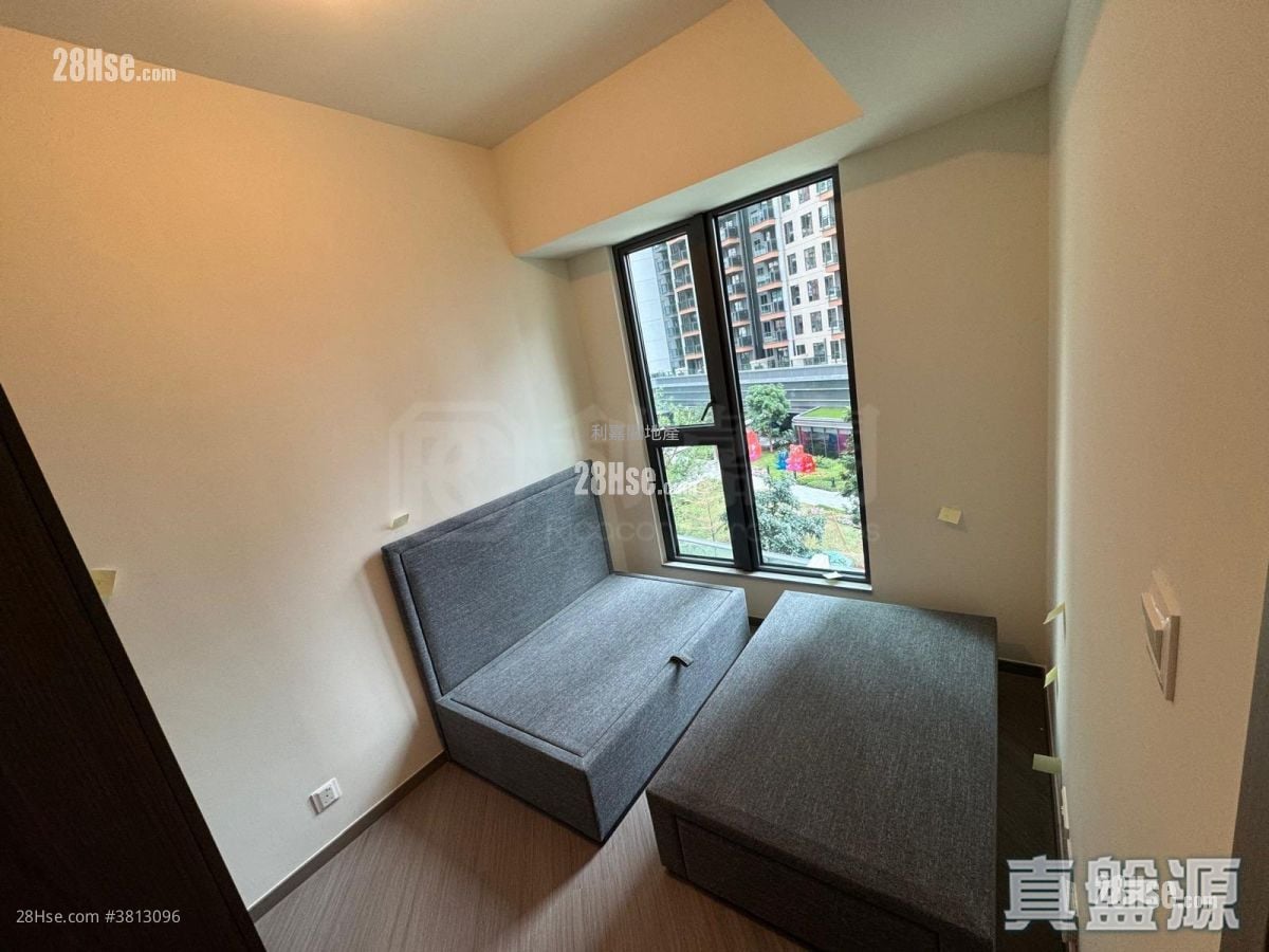 Yoho West Sell 2 Bedrooms 447 ft²