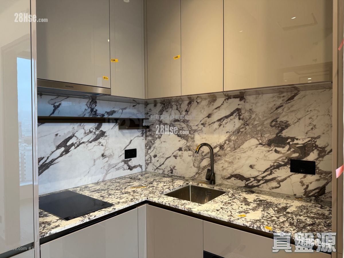 高临 租盘 2 房 , 1 浴室 377 平方尺