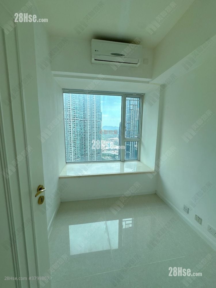 Hemera Sell 3 Bedrooms , 2 Bathrooms 735 ft²