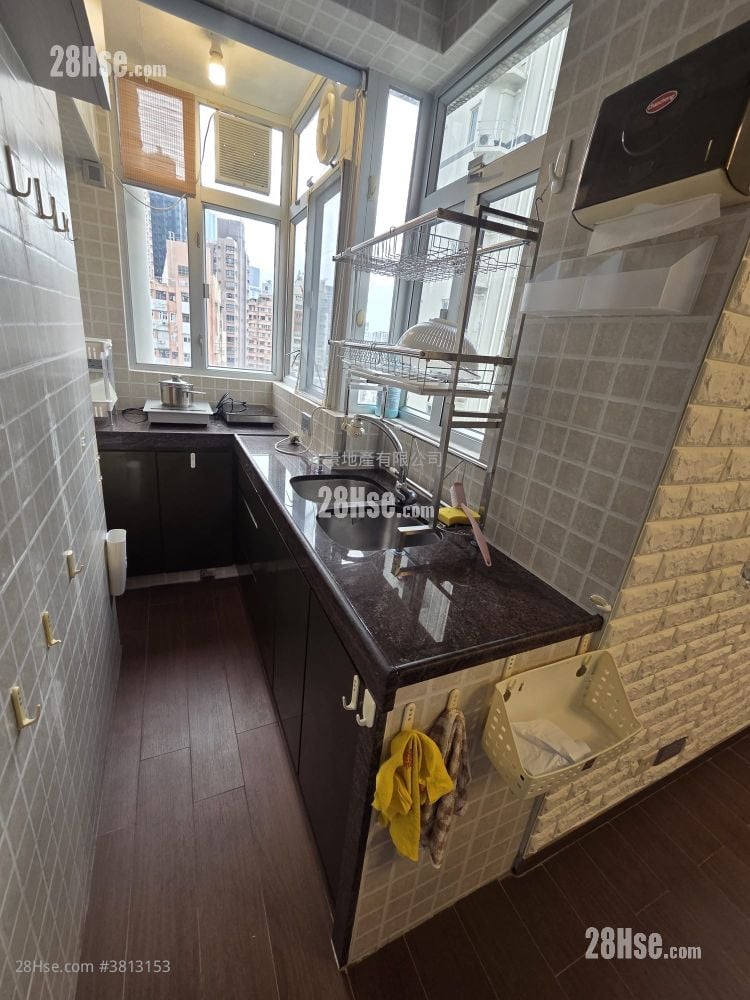 海利大厦 租盘 1 房 194 平方尺