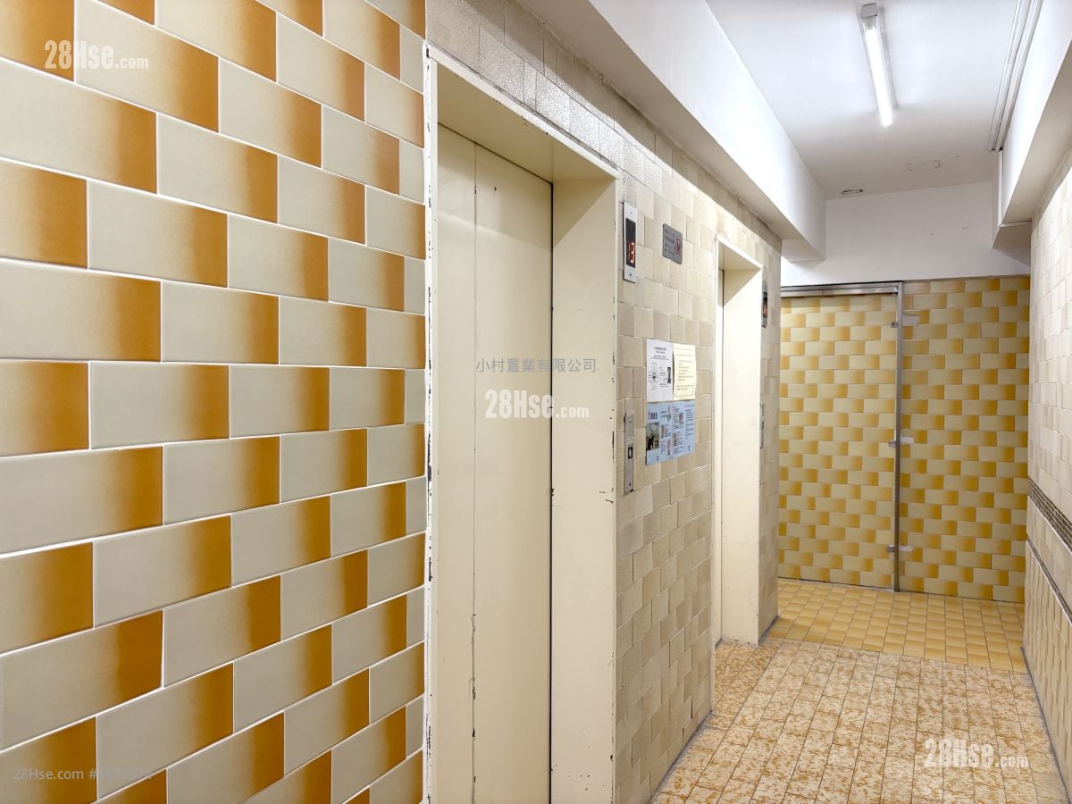 other: Mayfair Gardens Sell 2 Bedrooms , 1 Bathroom 432 ft²