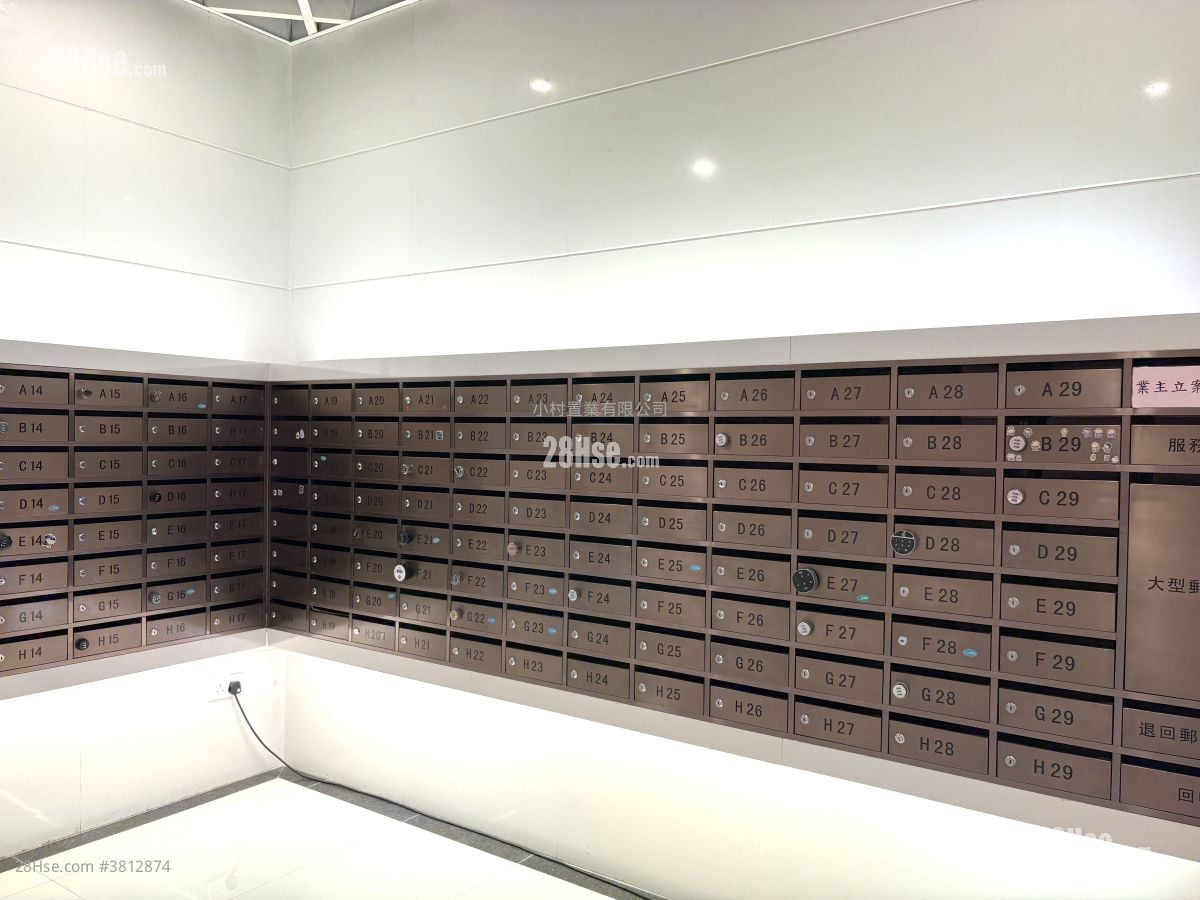 Lobby: Mayfair Gardens Sell 2 Bedrooms , 1 Bathroom 432 ft²