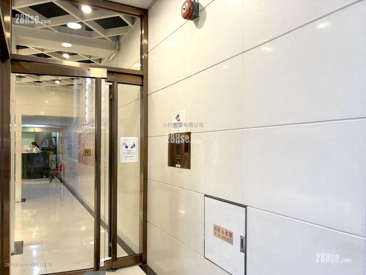 main door: Mayfair Gardens Sell 2 Bedrooms , 1 Bathroom 432 ft²