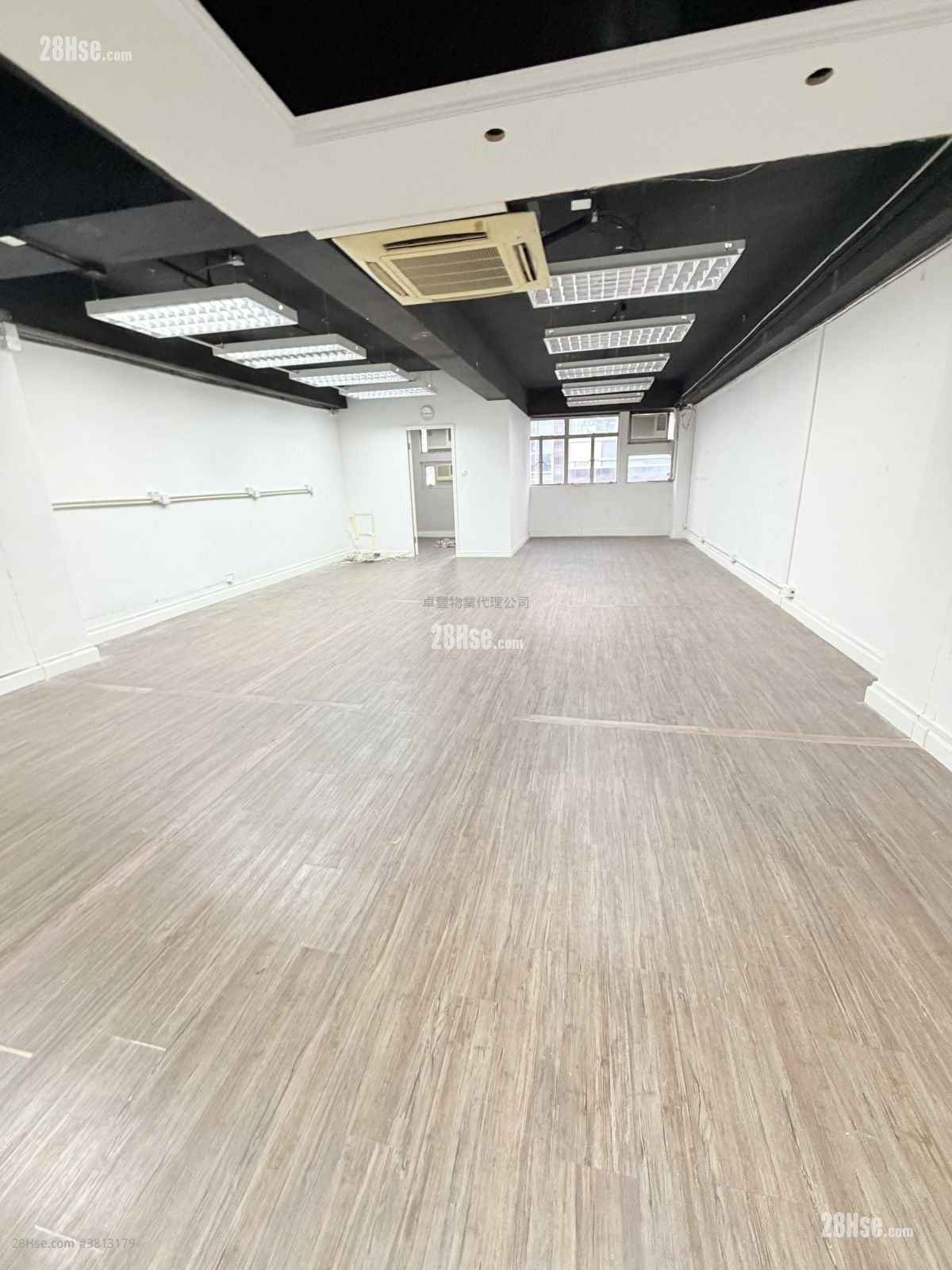 荣吉工业大厦 租盘 1 房 880 平方尺