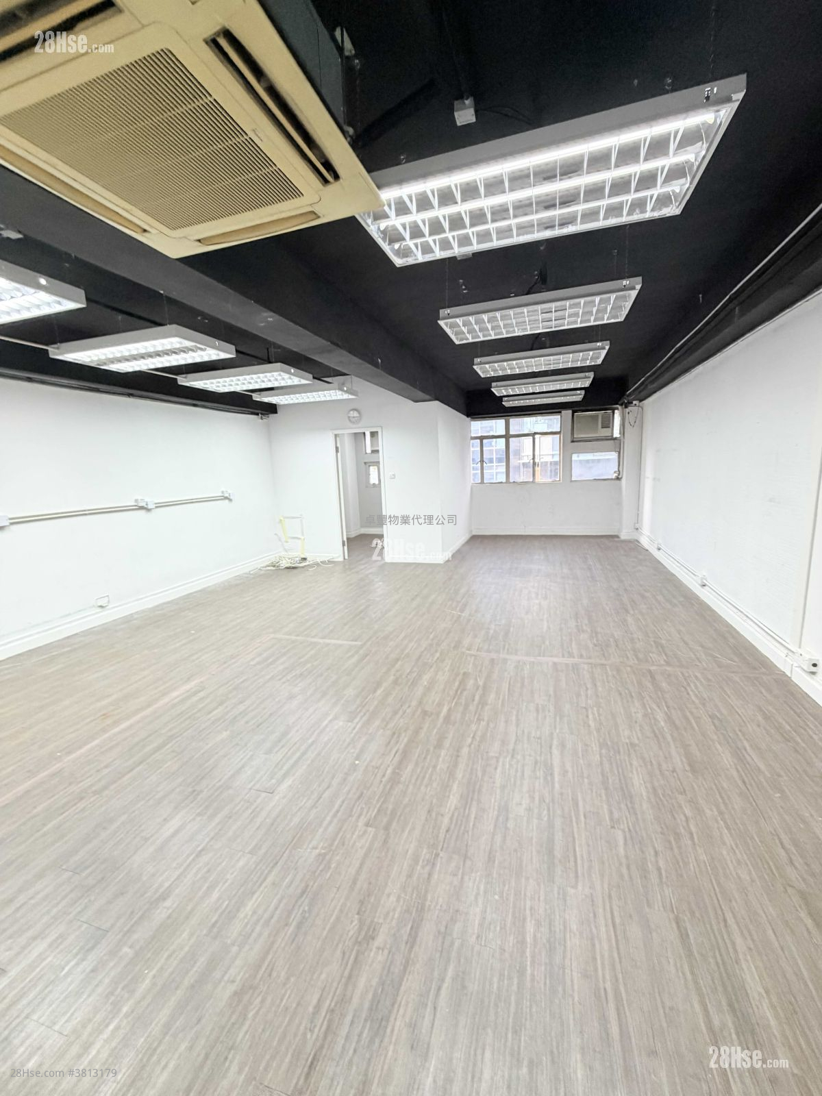 荣吉工业大厦 租盘 1 房 880 平方尺