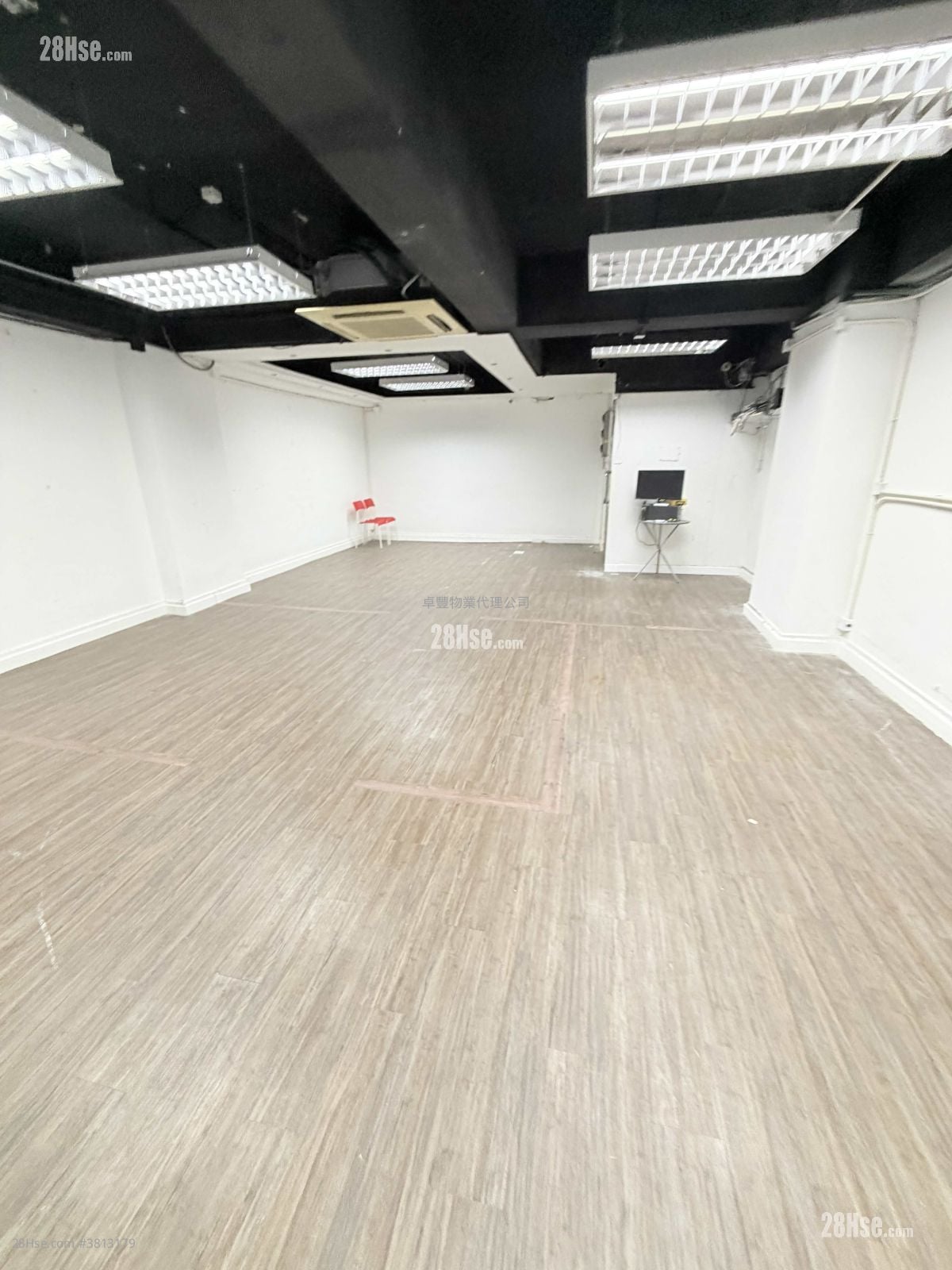 荣吉工业大厦 租盘 1 房 880 平方尺