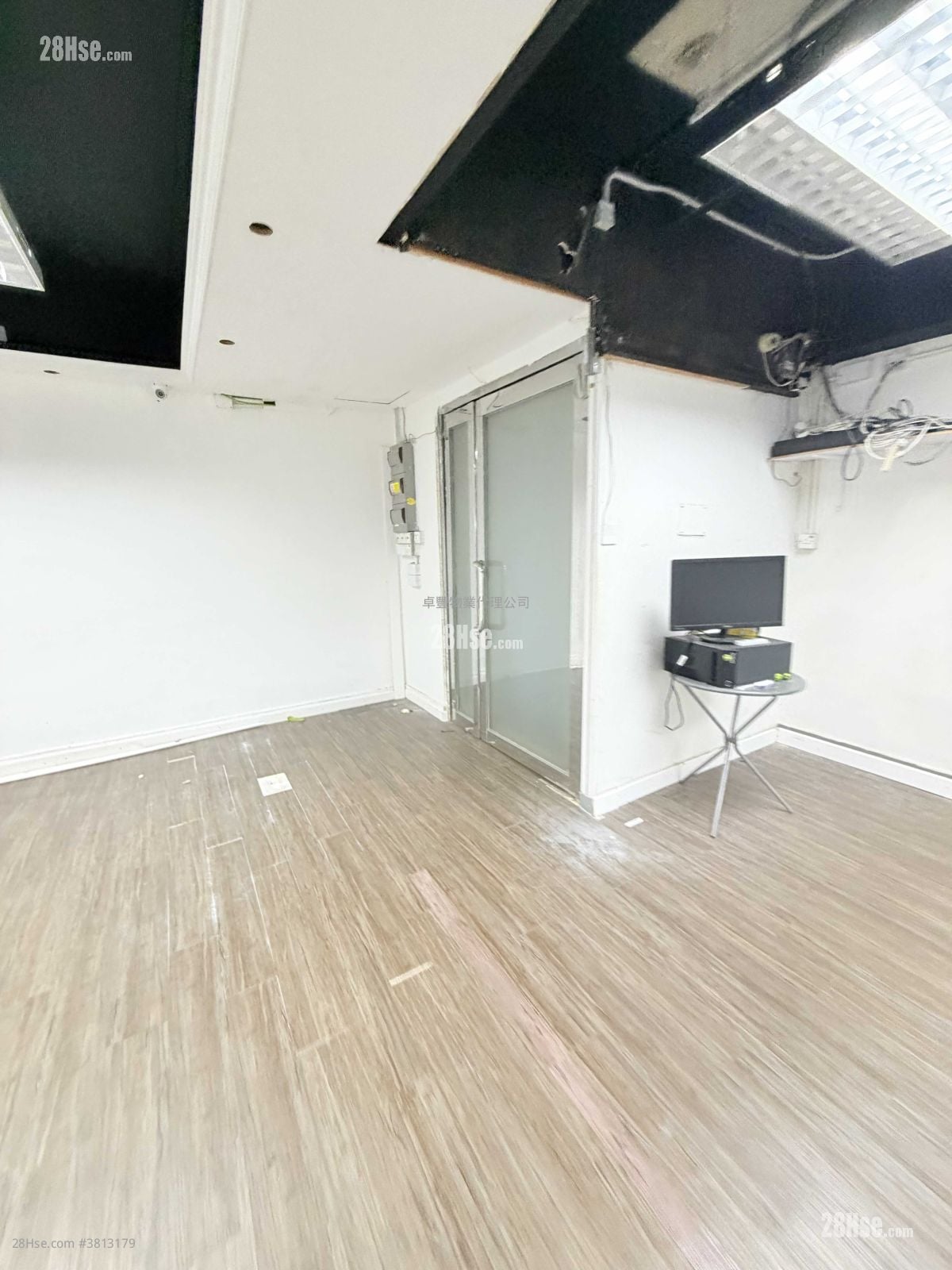 荣吉工业大厦 租盘 1 房 880 平方尺