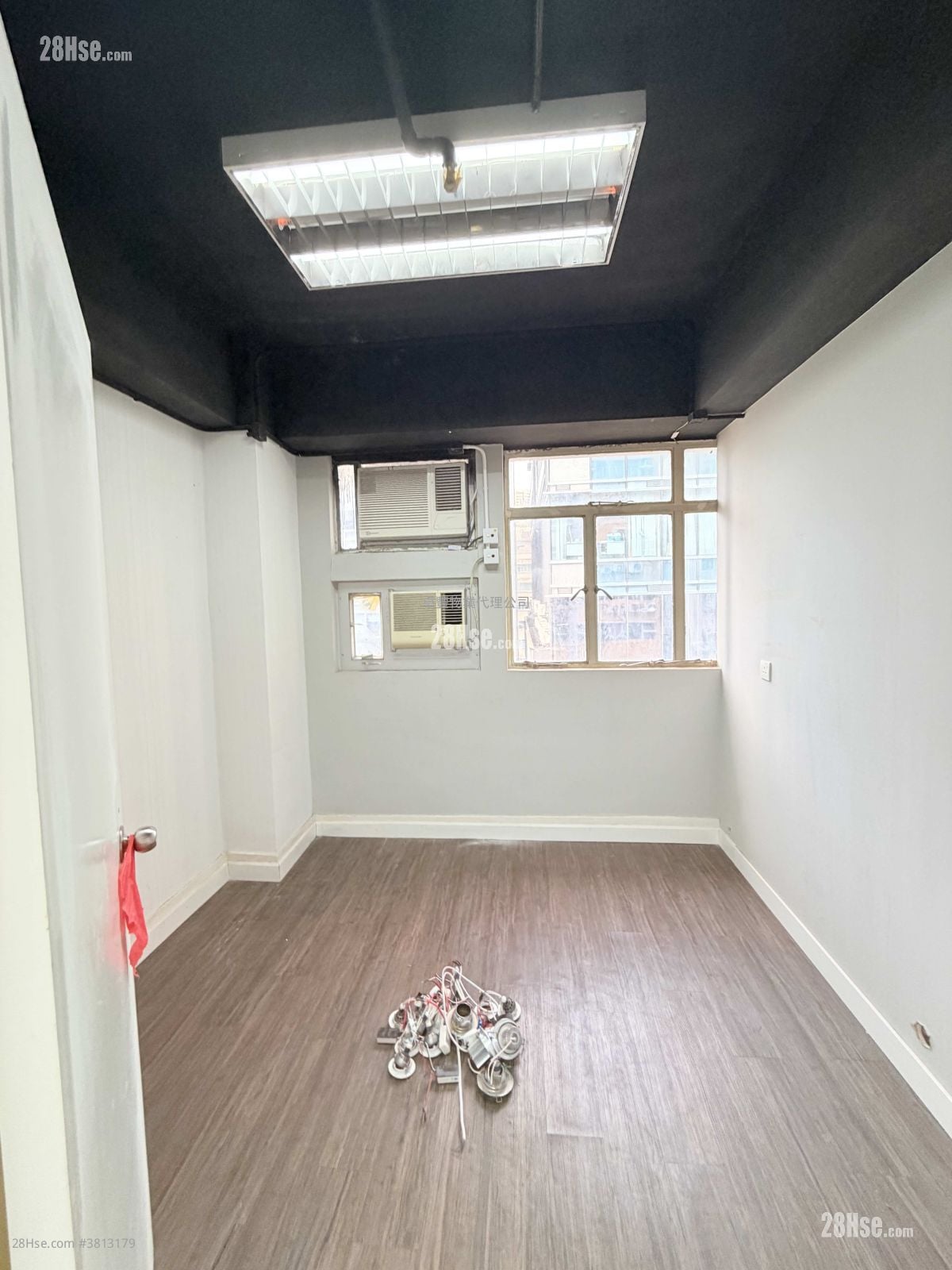 荣吉工业大厦 租盘 1 房 880 平方尺