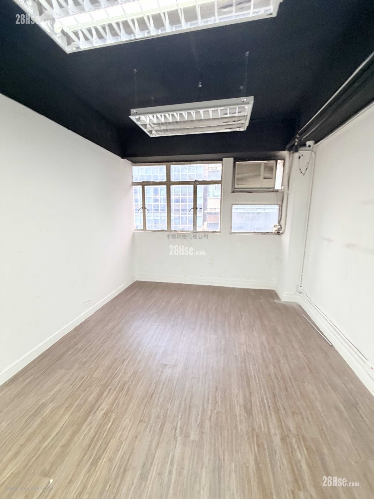 荣吉工业大厦 租盘 1 房 880 平方尺